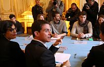 Loi travail : les mesures de Valls pour l'insertion des jeunes