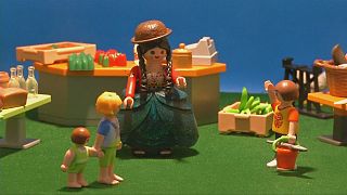 La cholita de Playmobil triunfa en La Paz