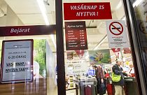 Hungria: governo revoga lei que impunha fecho de lojas ao domingo