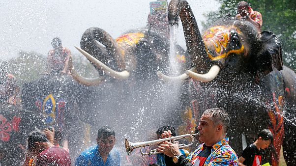 Trombas de água animam novo ano tailandês Trombas de água animam novo ano tailandês