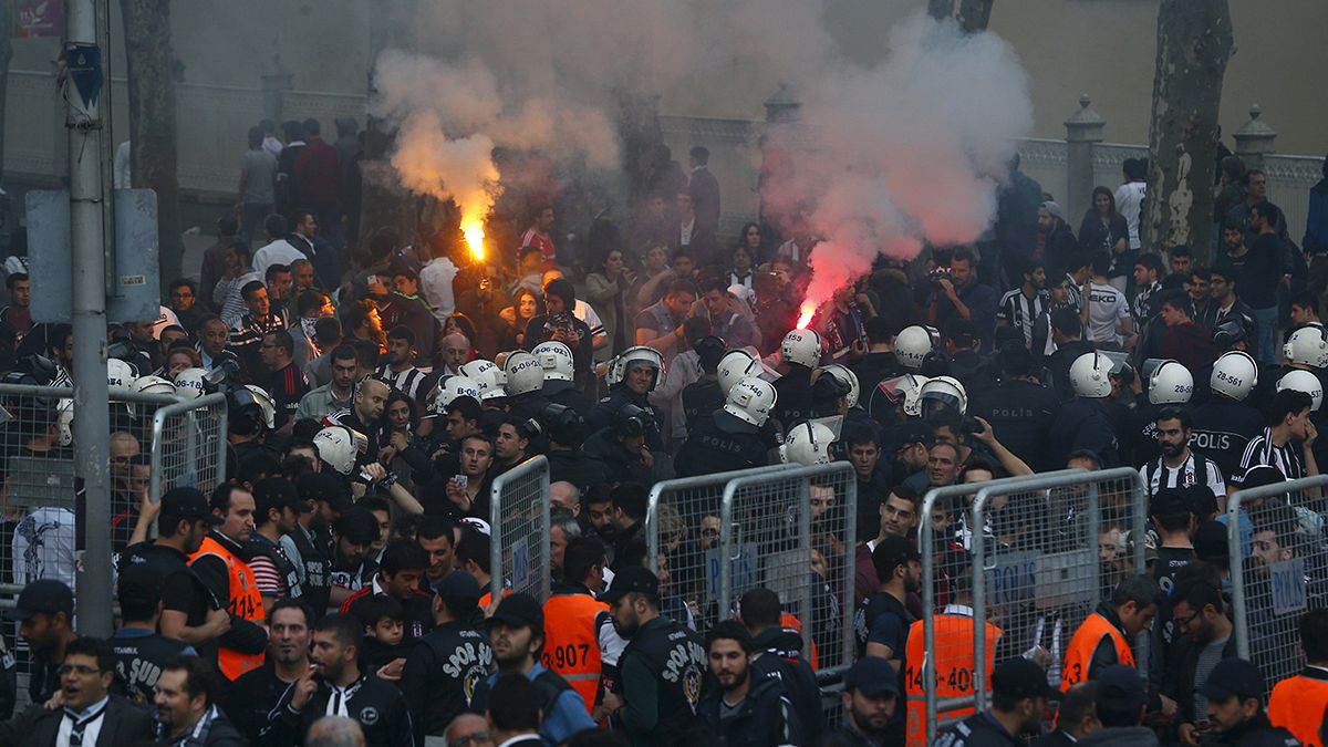 Ausschreitungen bei Besiktas - Istanbul-Derby Sicherheitsspiel