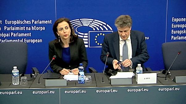 المفوضية الأوروبية تريد المزيد من الشفافية المالية من قبل الشركات العالمية الكبرى. المفوضية الأوروبية تريد المزيد من الشفافية المالية من قبل الشركات العالمية الكبرى.