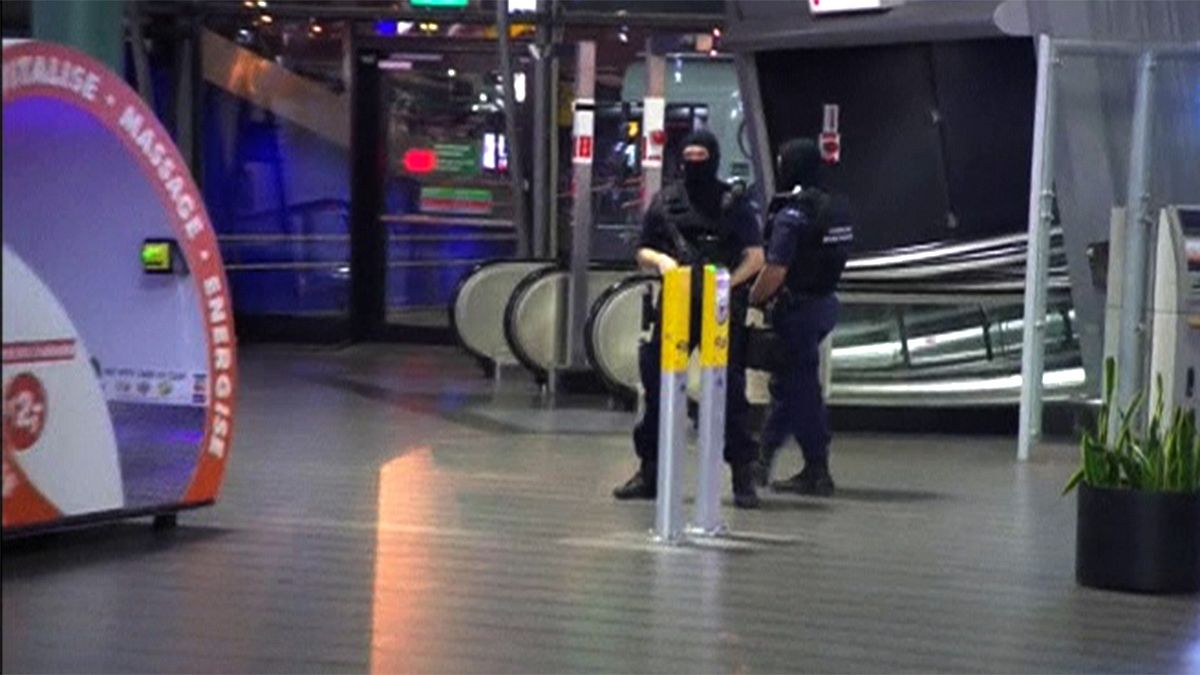 Amsterdam's Schiphol Airport closed overnight after security scare