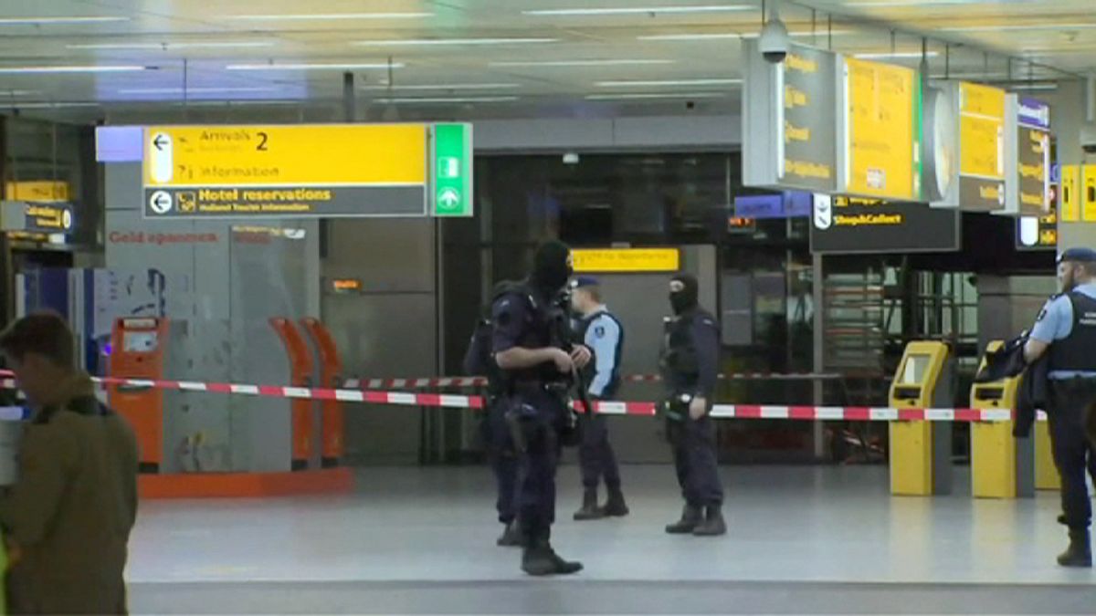 تخلیه فرودگاه آمستردام در پی احتمال حمله تروریستی