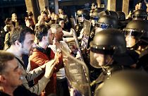 Makedonya'da halk dinleme skandalına karışanları affetmiyor