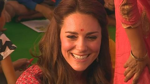 Encuentro de los duques de Cambridge con niños sin hogar en la India