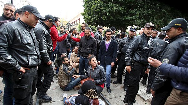La stabilità è più importante della democrazia: lo rivela un sondaggio sulla gioventù araba La stabilità è più importante della democrazia: lo rivela un sondaggio sulla gioventù araba