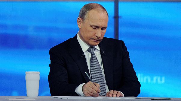 Erdogan, noyade, fiançailles, etc. : cinq drôles de questions à Vladimir Poutine Erdogan, noyade, fiançailles, etc. : cinq drôles de questions à Vladimir Poutine