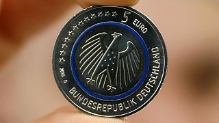 صف طولانی برای سکه های پنج یورویی آلمان