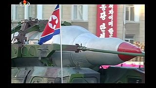 Észak-Korea: nemzeti ünnep sikertelen rakétakísérlettel