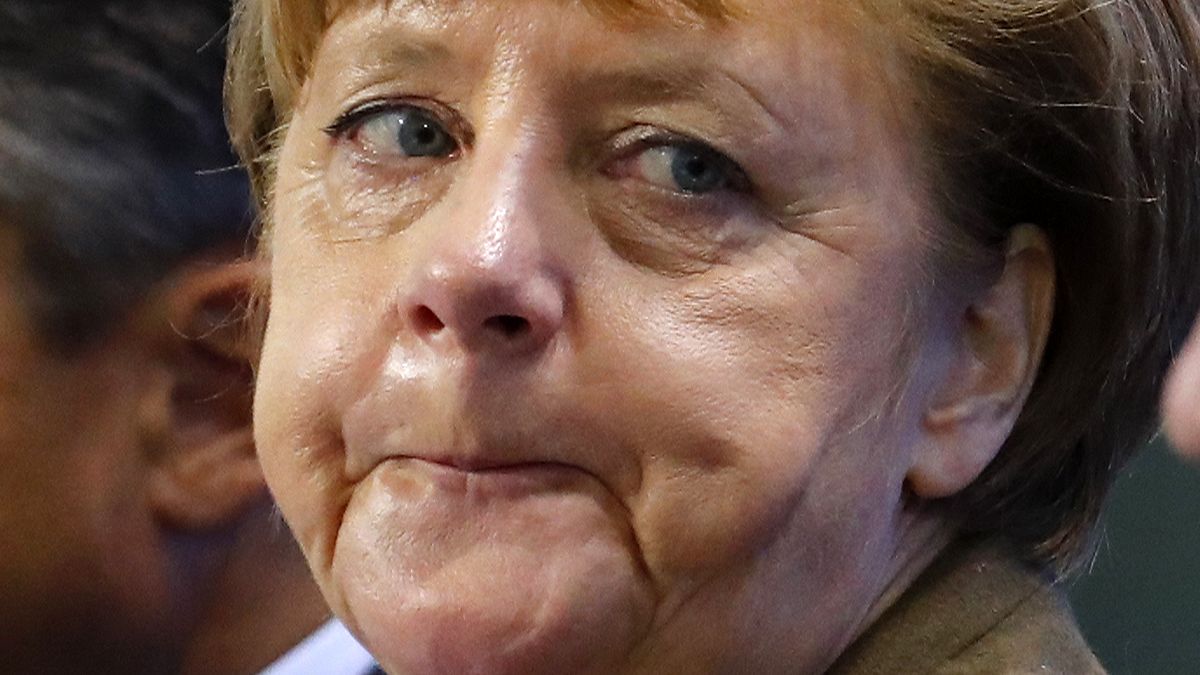 Merkel cede a Erdogan e autoriza acusação a humorista na justiça alemã