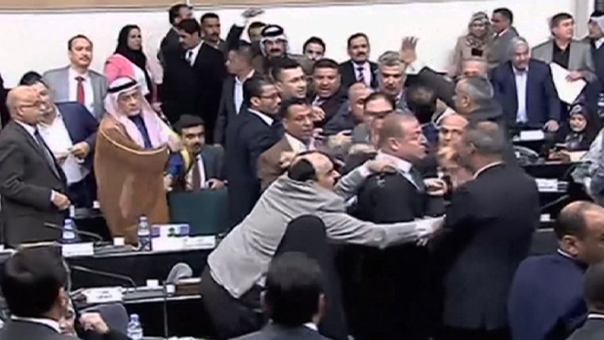 Irak meclisinde hükümet tartışmaları kavgaya dönüştü