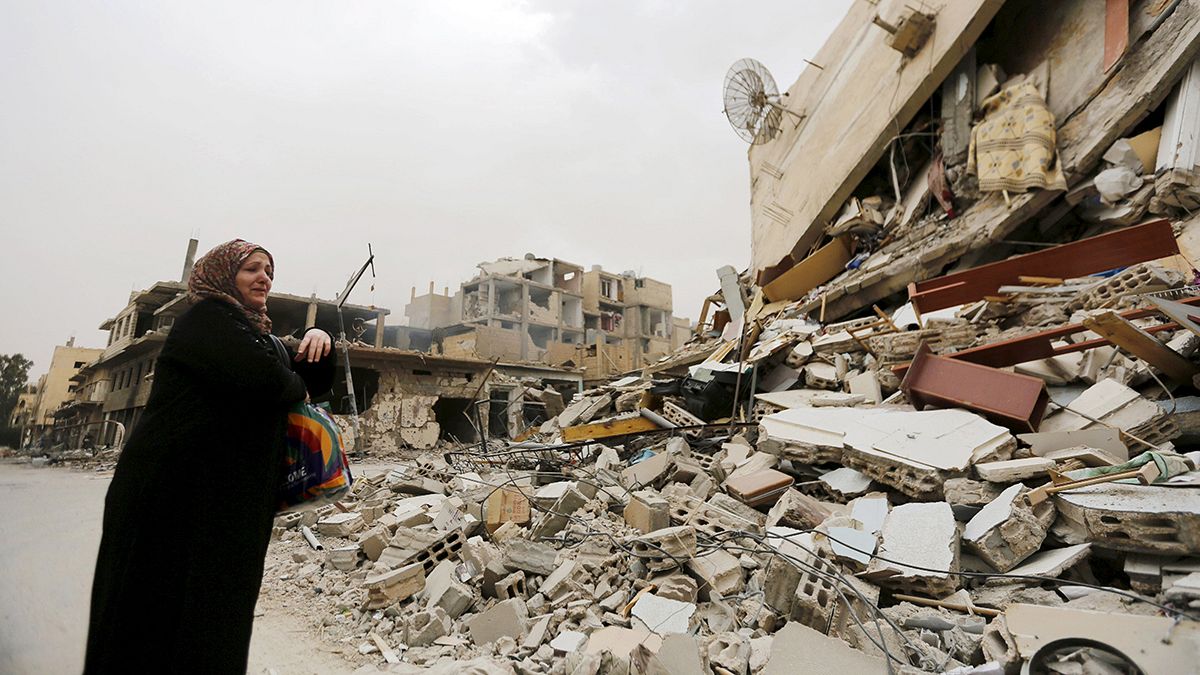 Síria: Residentes de Palmira regressam para verificar casas abandonadas e resgatar bens
