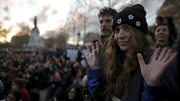 Paris'te olaylı gece: 22 gözaltı Paris'te olaylı gece: 22 gözaltı