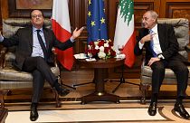 Il presidente francese Hollande in missione in Libano promette soldi per i rifugiati siriani