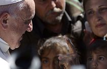بابا الفاتيكان يعود إلى روما مصطحبا معه اثني عشر لاجئا سوريا مسلما