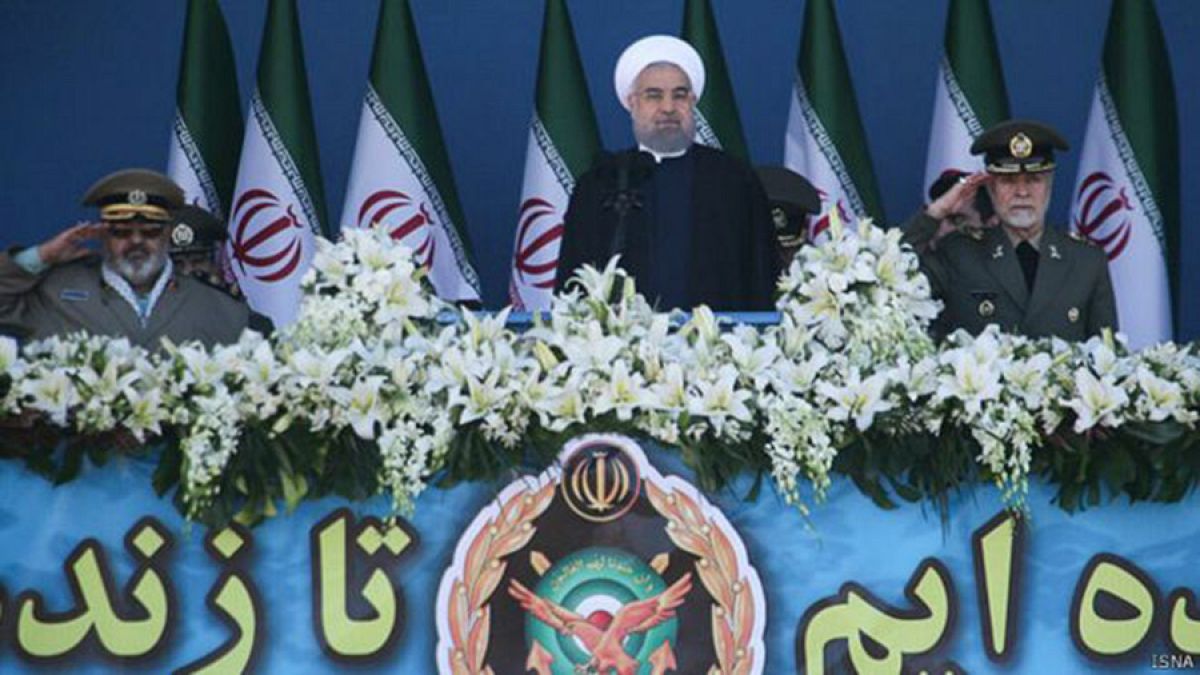 روحانی: نیروهای مسلح نباید تعلق گروهی و جناحی داشته باشند