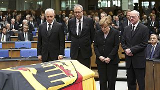 Alemania rinde homenaje a Genscher en el antiguo Parlamento federal de Bonn