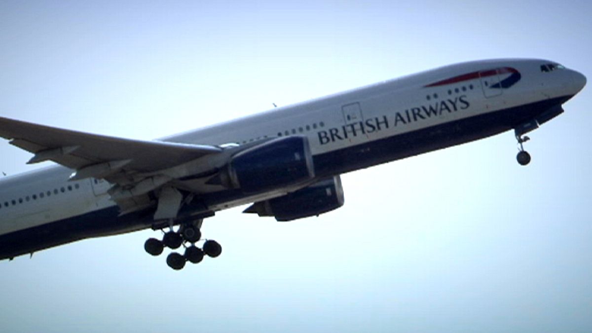 London Heathrow: Drohne prallt auf landendes Flugzeug
