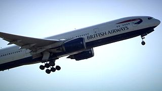 В самолёт British Airways врезался беспилотник