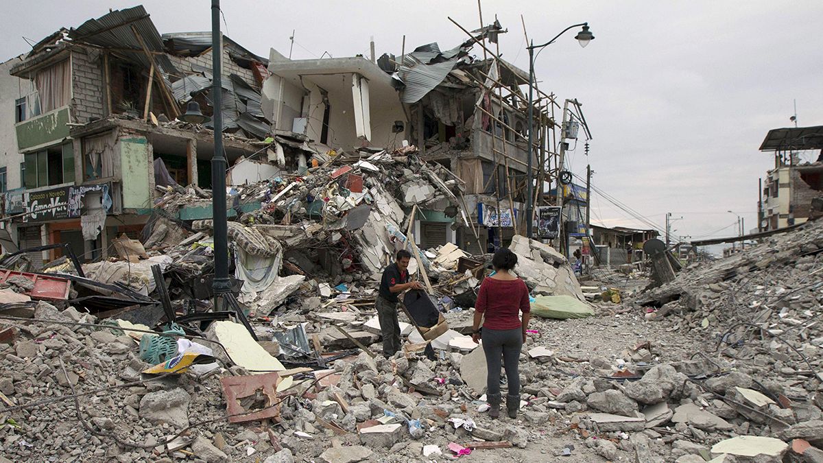 Ekvador'daki depremde ölenlerin sayısı yükseliyor