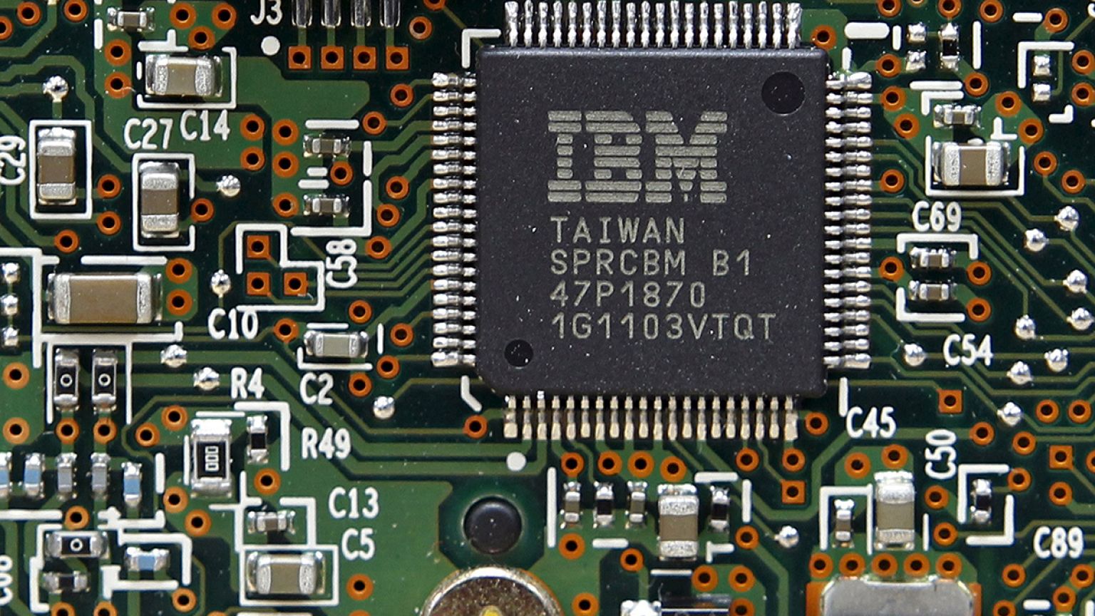 IBM: «επώδυνη» μετάβαση προς νέες τεχνολογίες