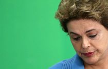 Brésil : pour Dilma, la crise économique explique la crise politique