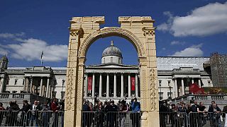 Palmyra arch replica goes on show in London