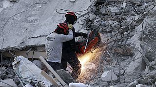 Los equipos de rescate encuentran este martes a cuatro supervivientes del terremoto de Ecuador