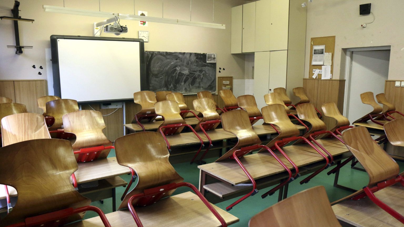 Tanársztrájk: forgalomlassítás, listázás, boltbezárás