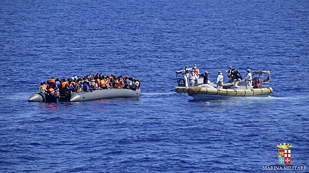 Πρόσφυγες στην Καλαμάτα κάνουν λόγο για ναυάγιο με 500 νεκρούς Πρόσφυγες στην Καλαμάτα κάνουν λόγο για ναυάγιο με 500 νεκρούς