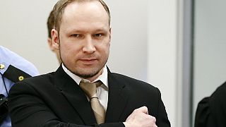 Norvegia: l'isolamento totale viola i diritti di Breivik