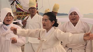 Először járt Budapesten a dél-koreai sámánszínház