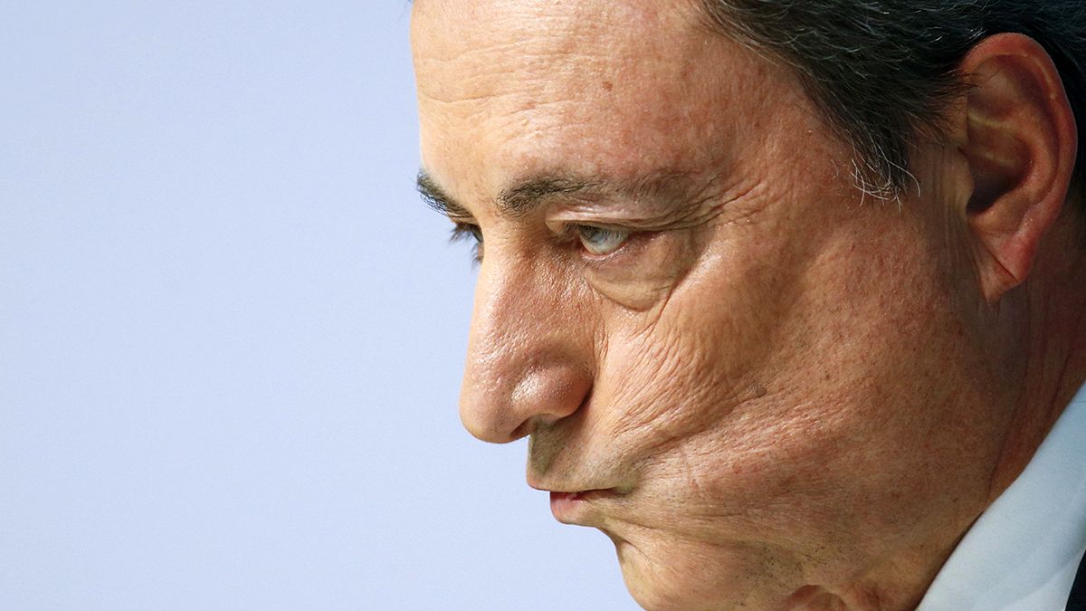 EZB-Präsident Draghi blockt deutsche Kritik ab: "Wir gehorchen dem Gesetz, nicht Politikern..."