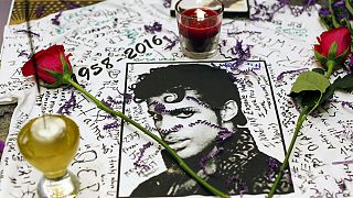 Prince fans pay tribute outside star's home in Minnesota