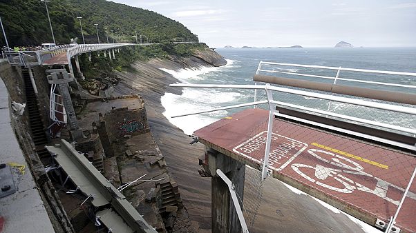 Brésil : deux morts dans l'effondrement d'une piste cyclable à Rio Brésil : deux morts dans l'effondrement d'une piste cyclable à Rio