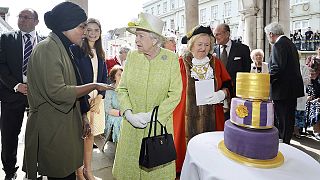 Gâteau à l'orange et bain de foule pour les 90 ans d'Elizabeth II