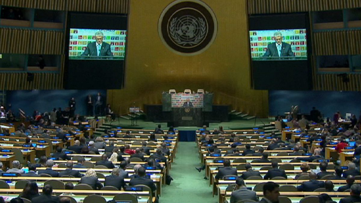 165 líderes mundiales firman el tratado del clima de París en la sede de la ONU