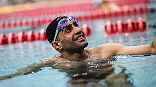 Syrischer Flüchtling und Spitzenathlet trägt olympisches Feuer