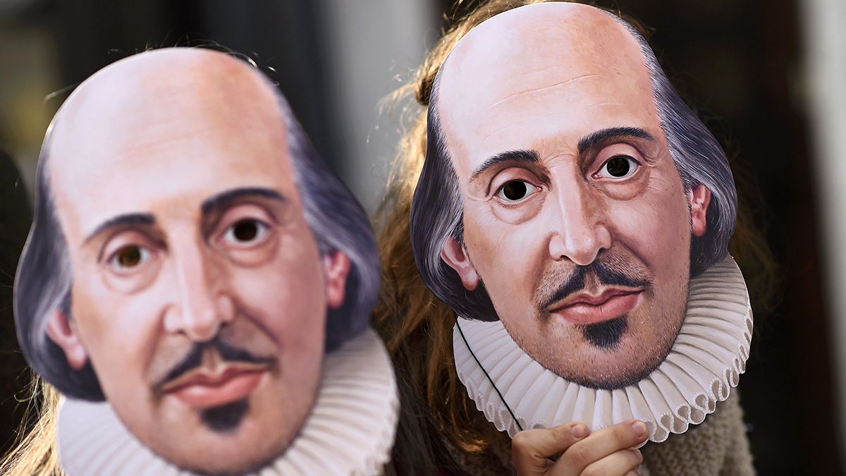 Homenaje a Shakespeare: recitando "ser o no ser" en las 14 lenguas de euronews