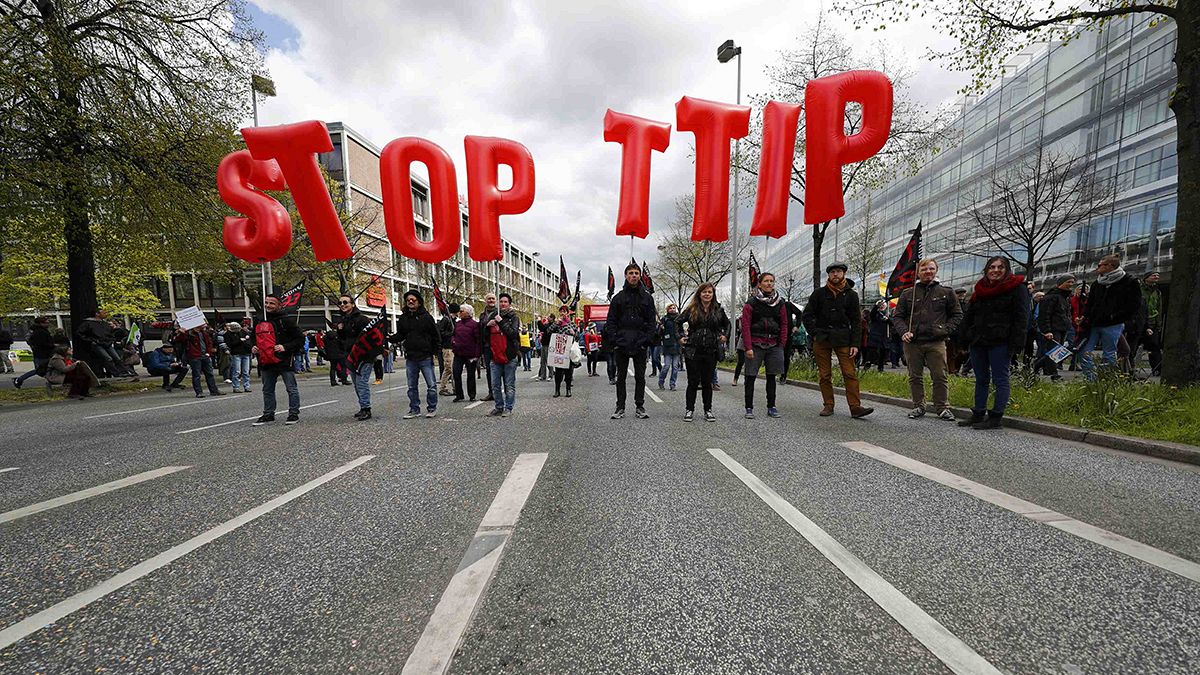 احتجاجات في المانيا ضد اتفاق التجارة اميركا- بريطانيا