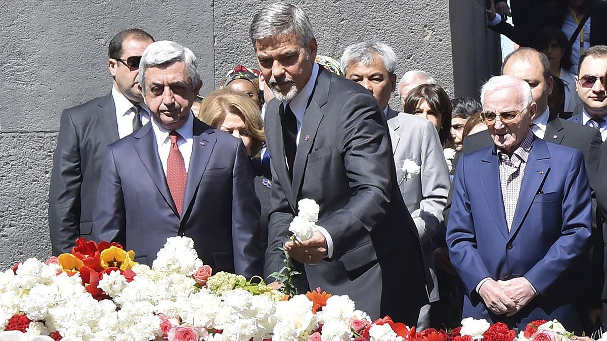 Джордж Клуни и Шарль Азнавур почтили память жертв массового убийства армян