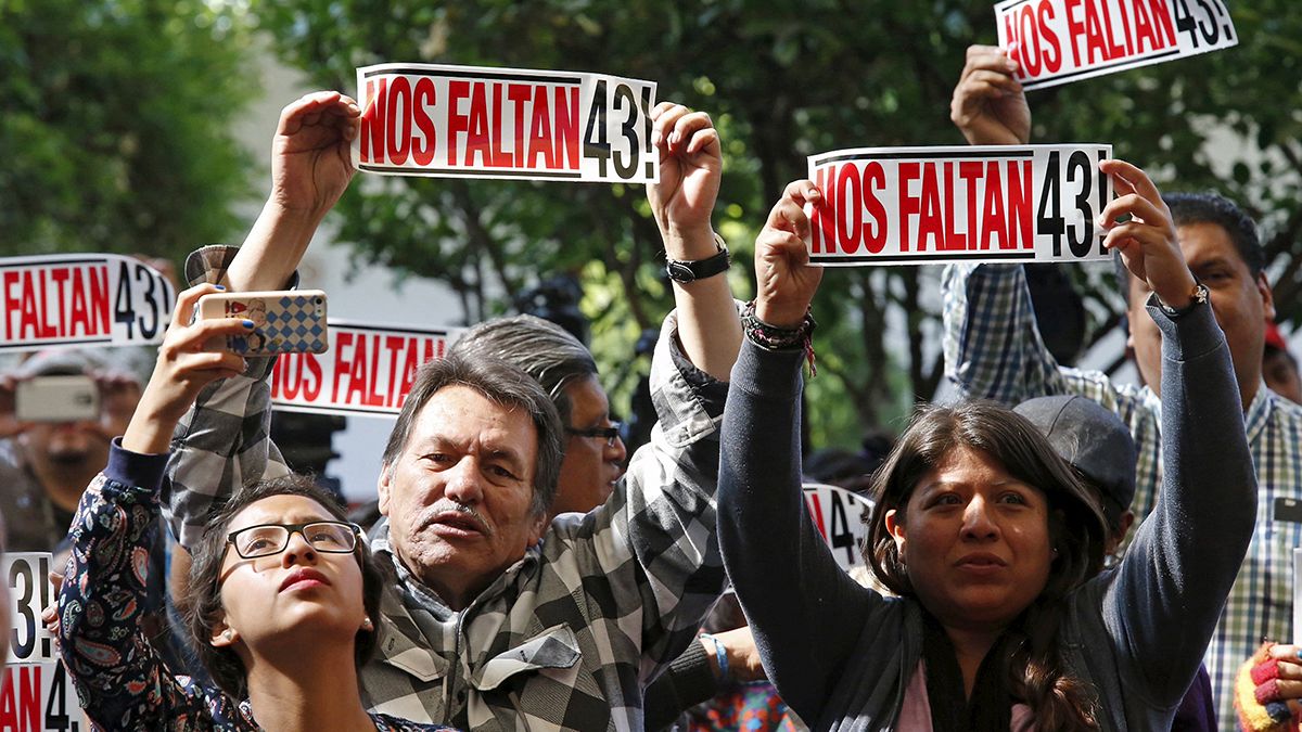 أصابع الاتهام تدين السلطات المكسيكية بالتباطؤ في التحقيق في مقتل 43 طالبا