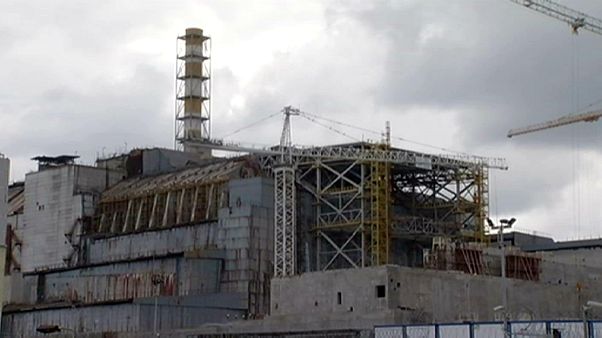 Чернобыль: на Саркофаг надвинут Арку Чернобыль: на Саркофаг надвинут Арку