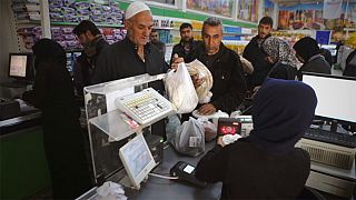 Refugiados na Turquia recebem "e-cards" para comprar alimentos
