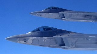 El Pentágono enseña los dientes de sus F-22 a Rusia en el Mar Negro