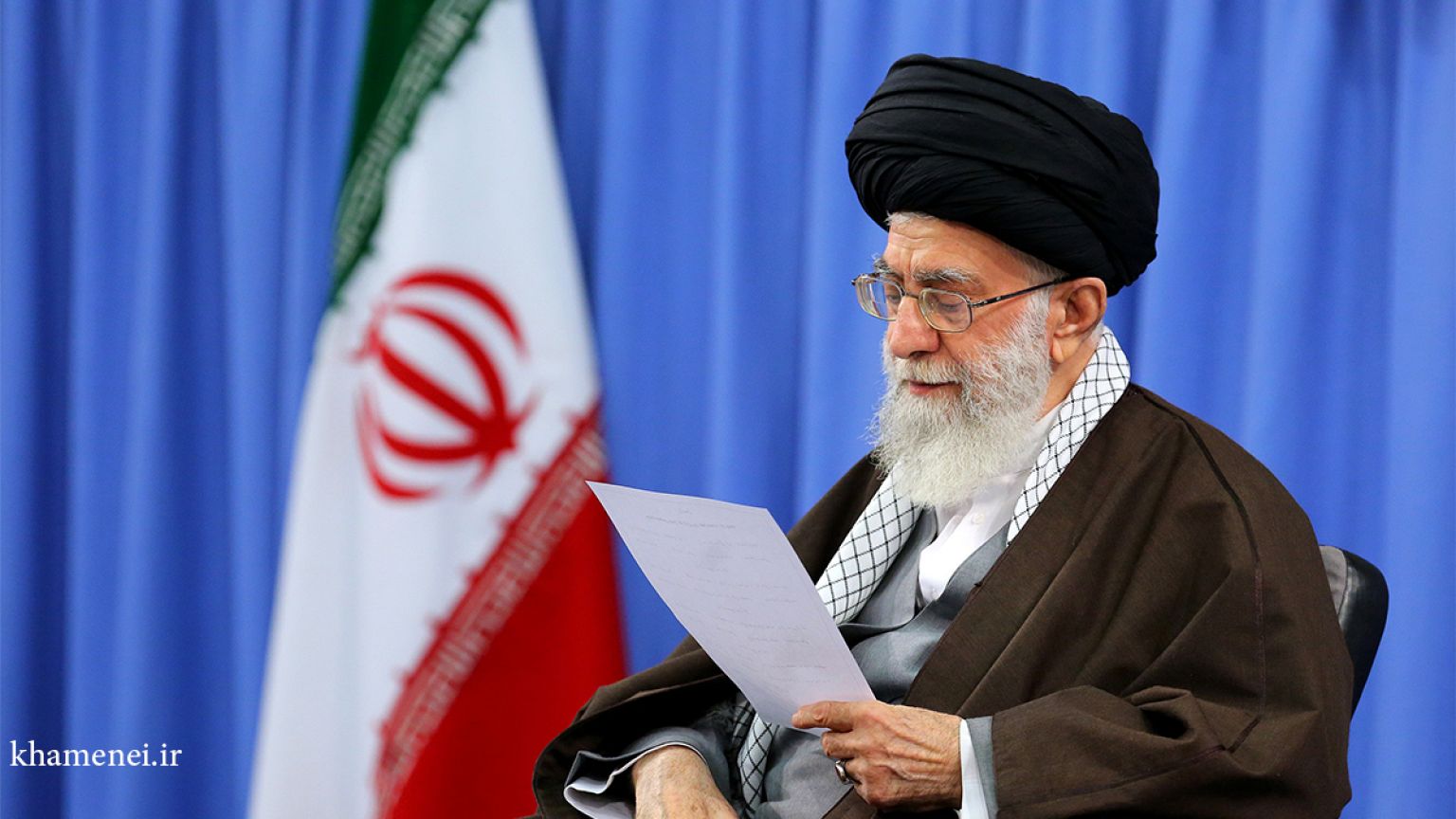 رهبر ایران: روی کاغذ می‌نویسند بانک‌ها با ایران معامله کنند اما در عمل «ایران‌هراسی» می‌کنند