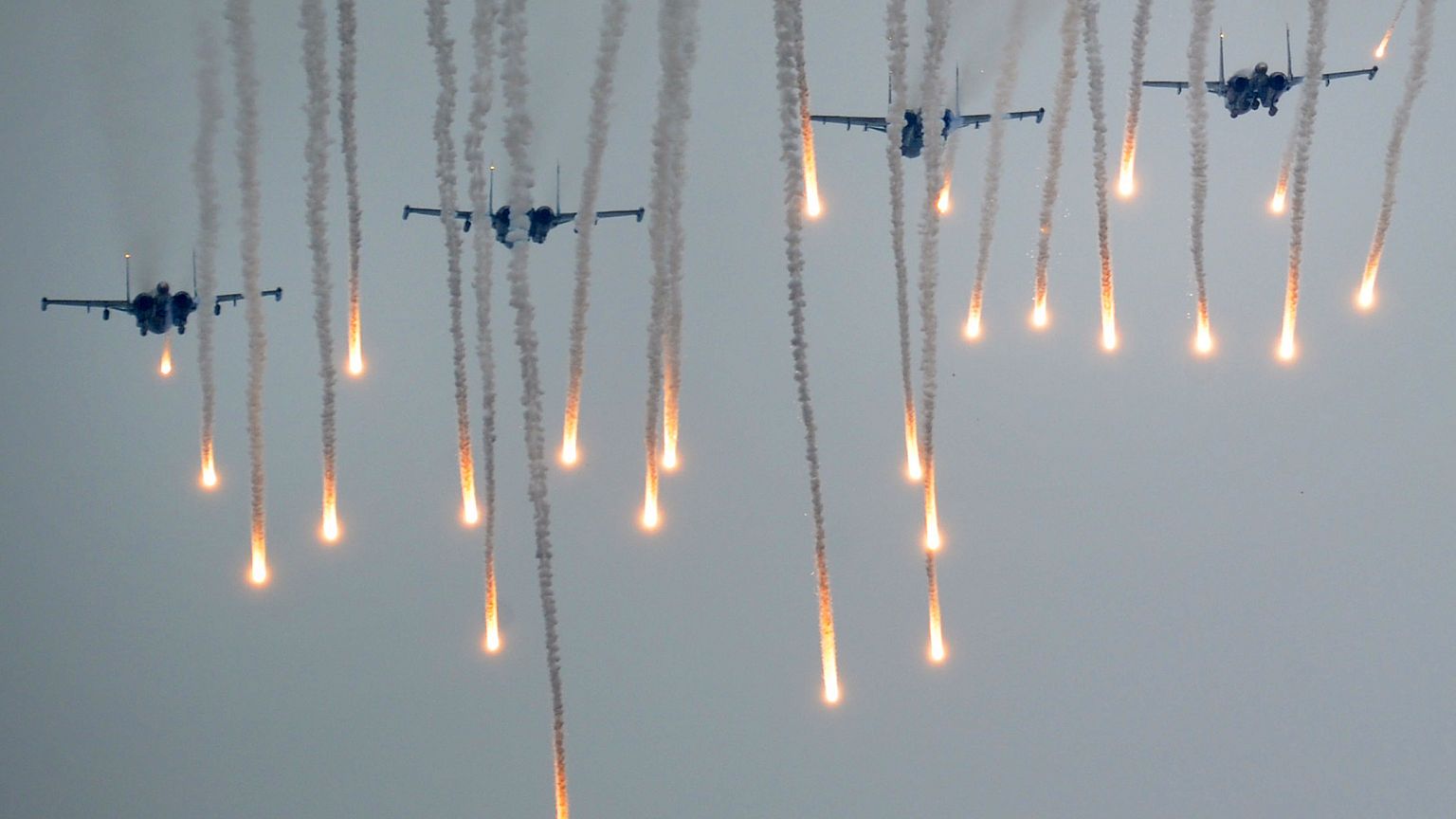 Image: Jets take part in the joint Russian-Belarusian military exercises kn