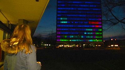 Tetris auf Kieler Hochhausfassade