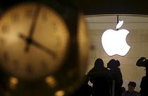 Apple-sokk: 13 év után először csökkent a bevétele